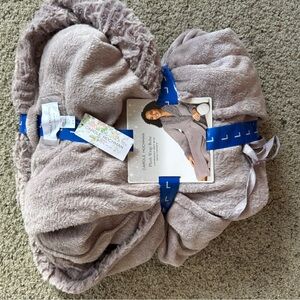 Carole Hochman plush wrap robe size large. Lavender/gray color